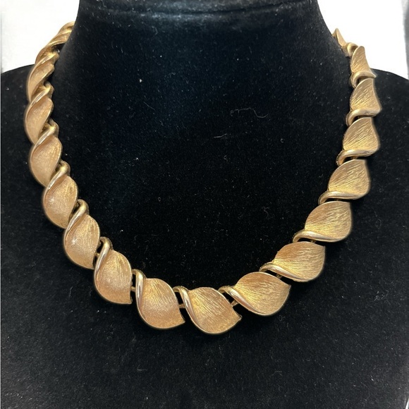 Vintage Emmons Textured Gold Tone Wave Design Choker/Necklace 14”+3.5” - Picture 2 of 11